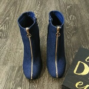 💙🆕 Denim Front Zip Booties
